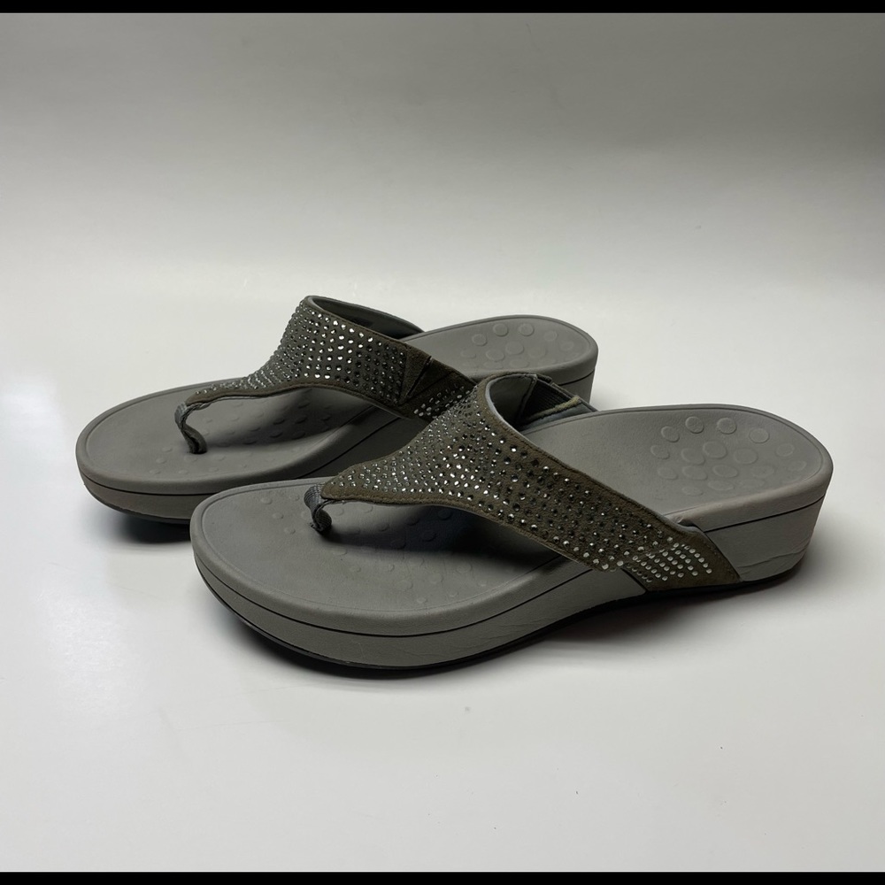 Vionic Naples Womens size 7 In grey with rhinestone sparkles.